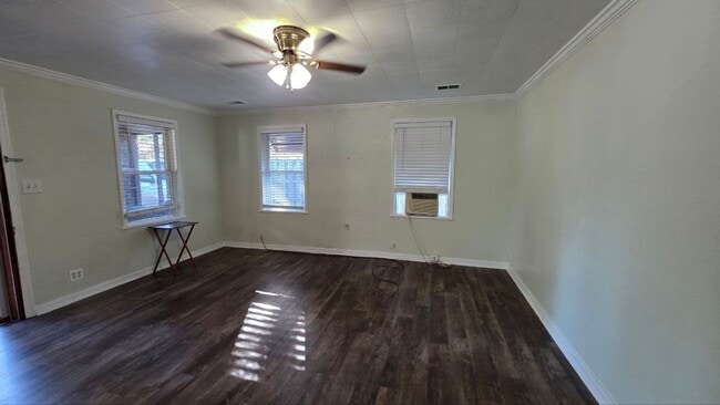 Building Photo - 3 bedroom 1 bathroom Olmstead Falls! EDEN/SECTION 8 welcomed