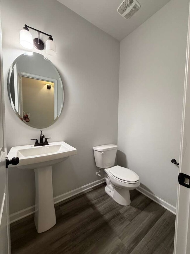 Building Photo - 2029 Statesville Ave