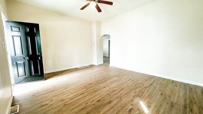 Building Photo - Beautifully Updated 2-Bedroom Ranch – Modern Touches & Spacious Backyard!