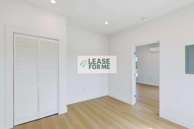 Building Photo - 8959 Hargis St