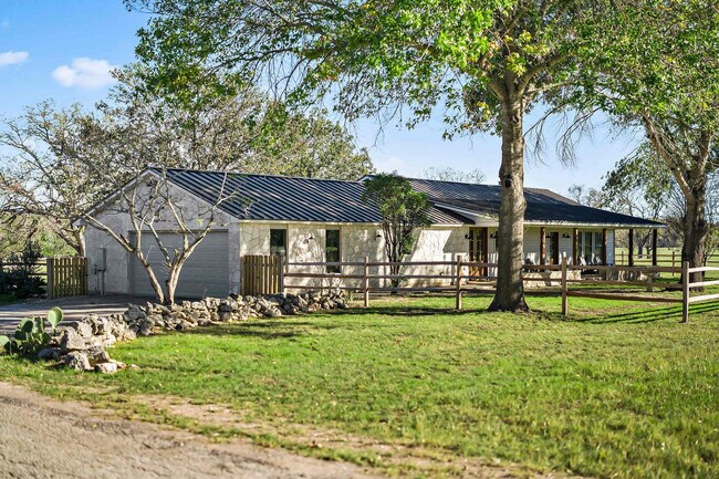 Building Photo - 1219 Sisterdale Rd