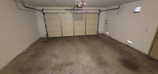 Building Photo - Beautiful Single Story Summerlin Home on a corner lot.