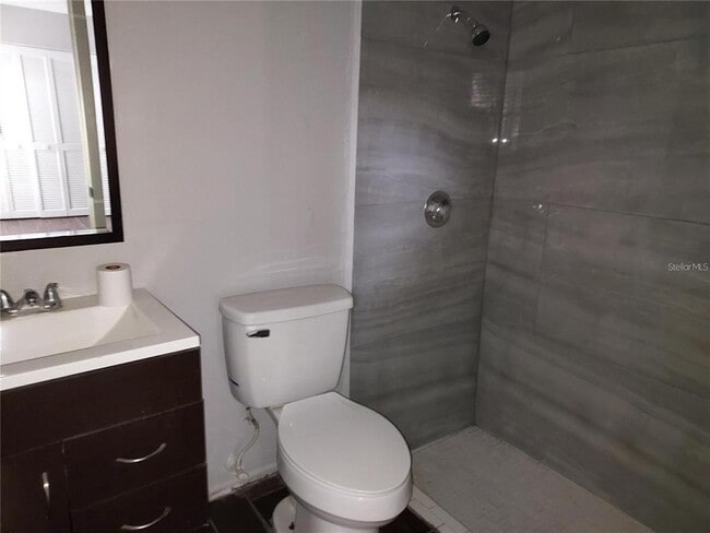 Building Photo - 2001 Groveland Rd