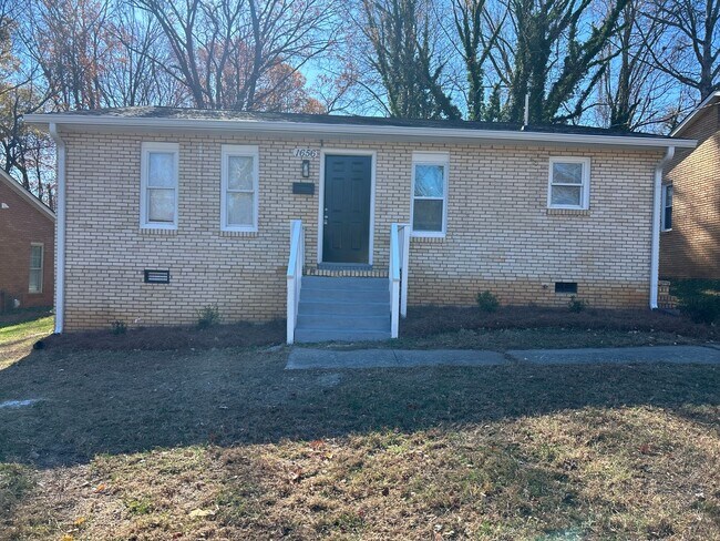 Primary Photo - 1656 NE 22nd St