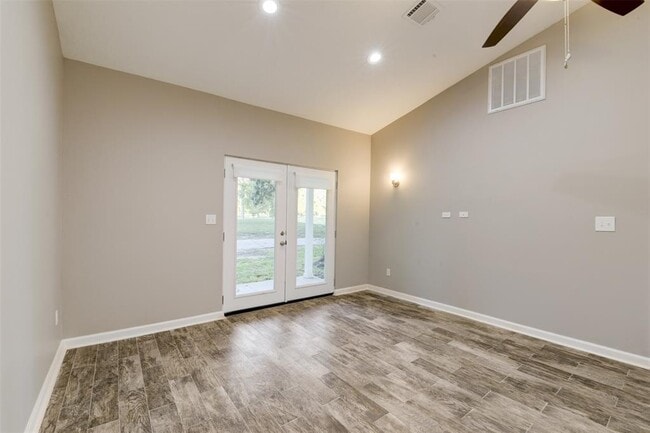 Building Photo - 3491 Balboa Cir