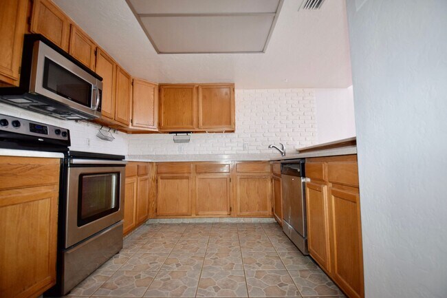 Building Photo - 2019 W Lemon Tree Pl