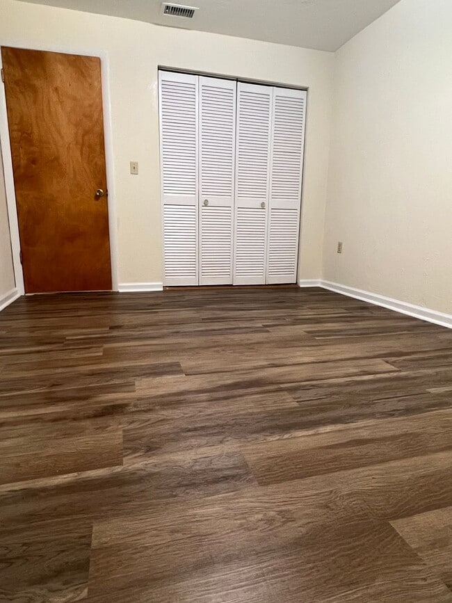 Building Photo - DANIT2626