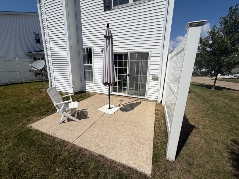 Building Photo - 7197 W Cross Creek Trl