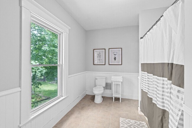 Building Photo - 225 Pleasant St