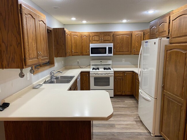 Building Photo - 4407-4409 Forest Valley Rd