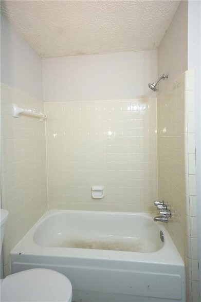 Building Photo - 2414 Leslie Brook Dr