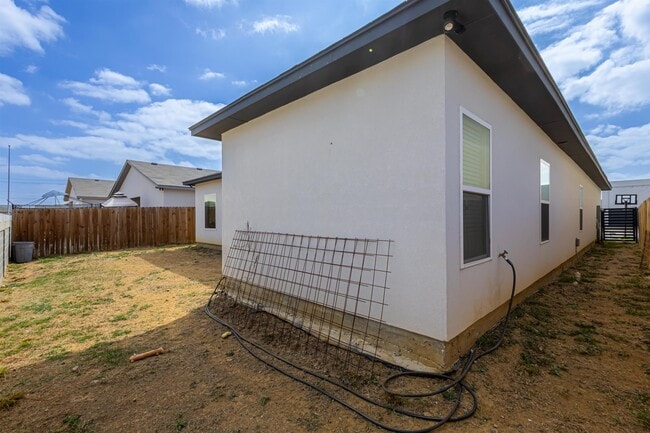 Building Photo - 1512 Latigo Lp