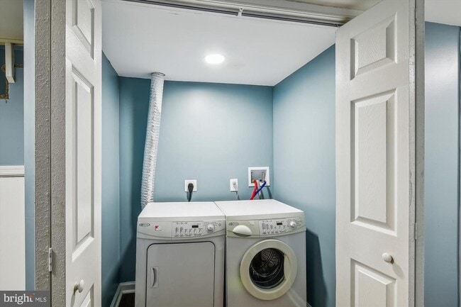Washer dryer included - 1648 Normal Ave