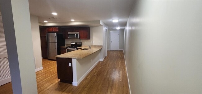 Building Photo - 20 Pond St