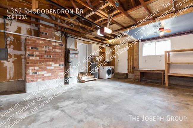 Building Photo - 4362 N Rhododendron Dr