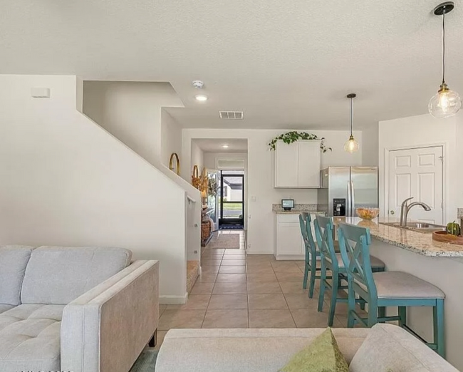 Building Photo - 7489 Tourmaline Dr