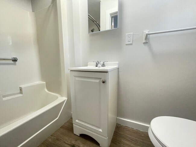 Building Photo - 124 Beech St