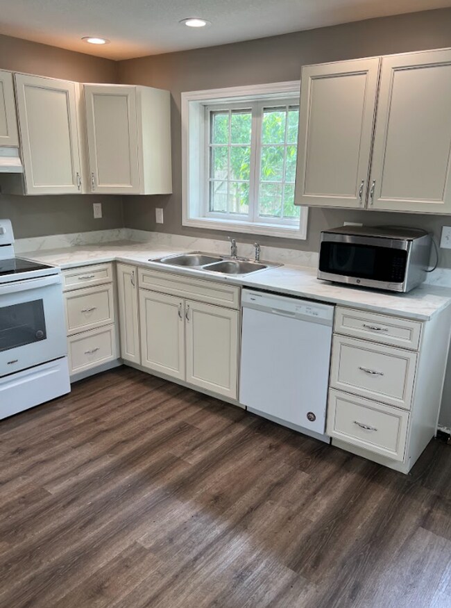 Building Photo - Schedule a Showing Today!!!