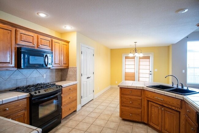 Building Photo - 599 Rocky Crossing