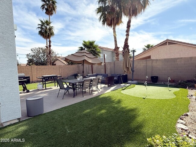 Building Photo - 3033 E Santa Rosa Dr