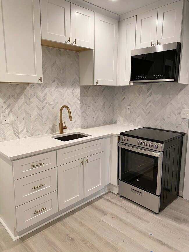 Building Photo - 512 Elsmere St