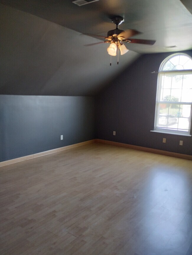 Building Photo - 688 Almondwood Pl