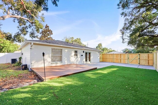 Building Photo - 2802 W North A St