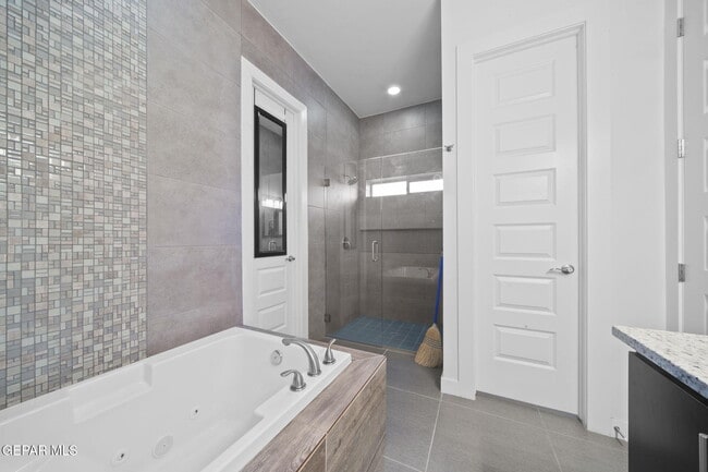Building Photo - 5973 Cartagena Cir