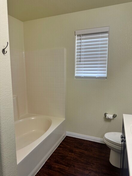 Building Photo - 6824 Briarwood Bend Ave