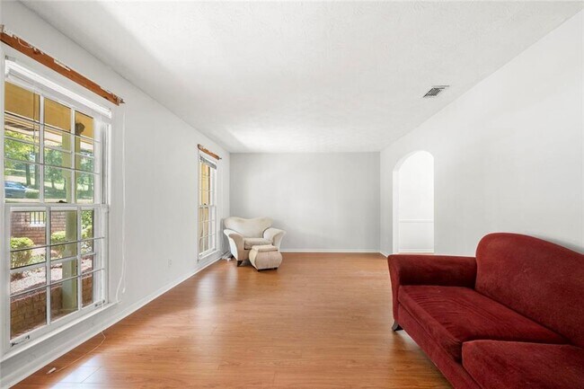 Building Photo - 4000 Pinehurst Pl