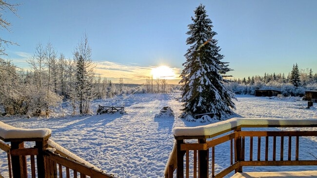 Building Photo - 1045 Dawn Dr