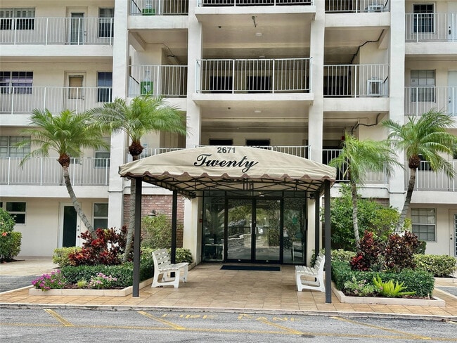 Building Photo - 2671 S Course Dr