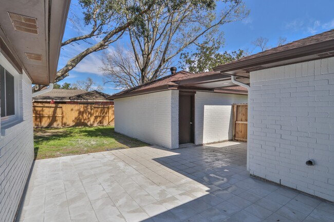 Building Photo - 509 Belmont Dr
