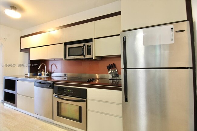 Building Photo - 435 21st St