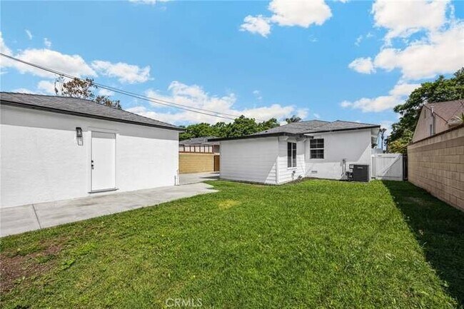 Building Photo - 6112 Freckles Rd