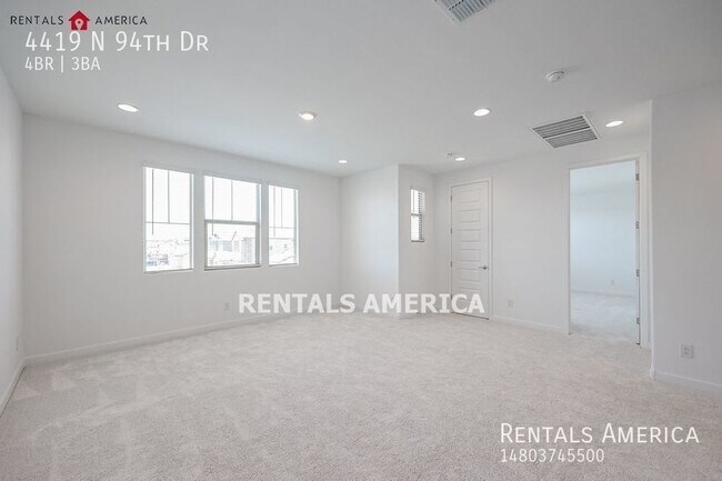 Building Photo - Gorgeous Open-Concept 4-Bedroom Home in a ...