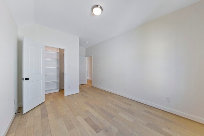 Building Photo - 946 Judiway St