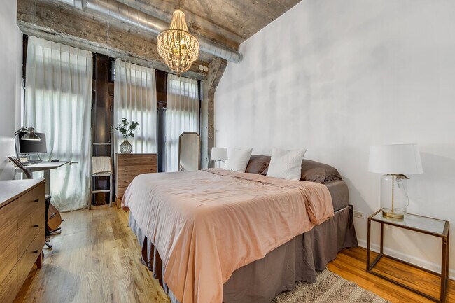 Building Photo - 1151 W 15th St