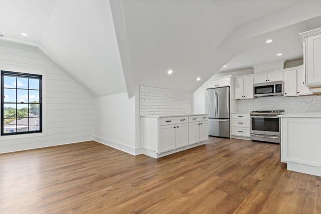 Building Photo - 99 Lynde St