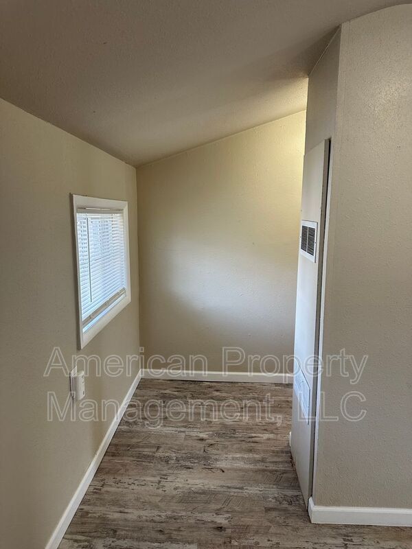 Building Photo - 3605 E 16th St