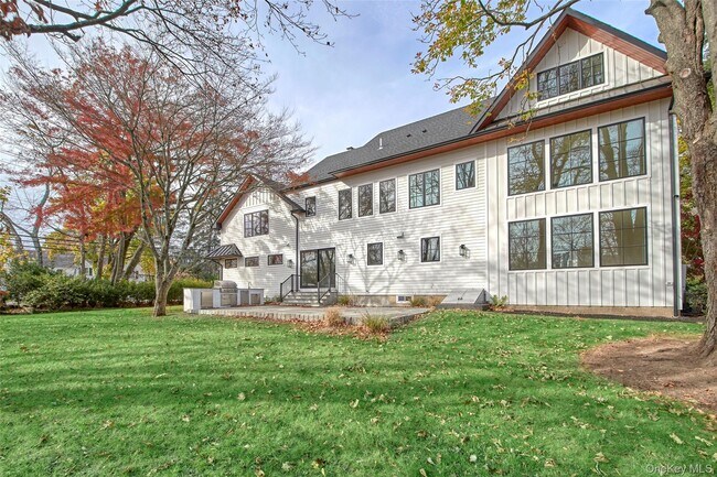 Building Photo - 2 Myrtledale Rd