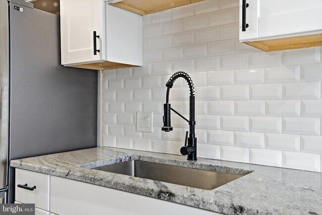 Building Photo - 29 Rolling Ln