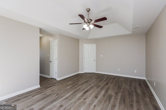 Building Photo - 137 Lantana Dr