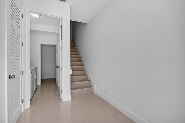 Building Photo - 444 NW 41st St
