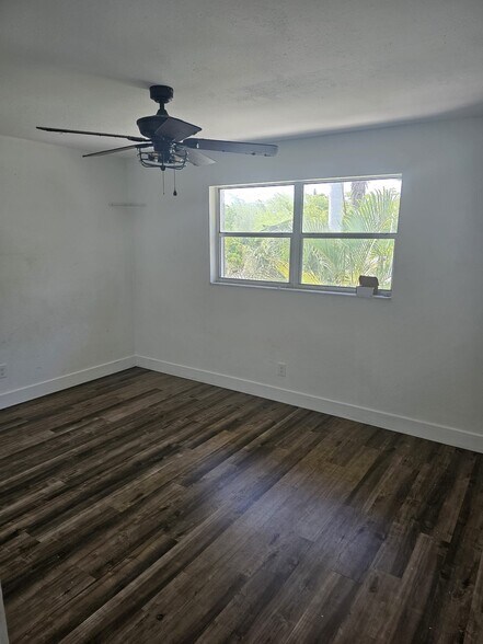Building Photo - 1560 Colonial Blvd