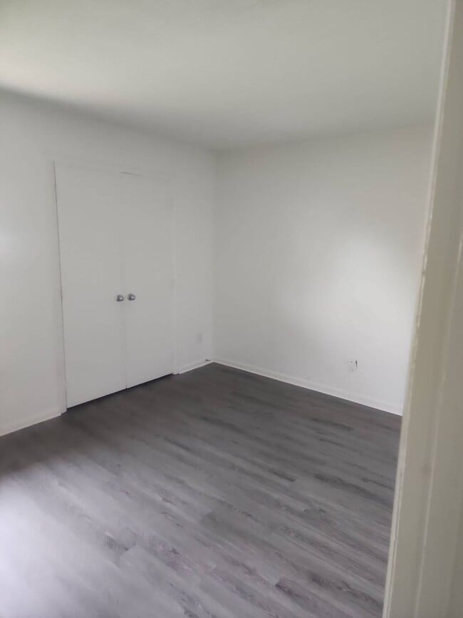 Building Photo - 2 Bedroom 2 Bathroom Duplex