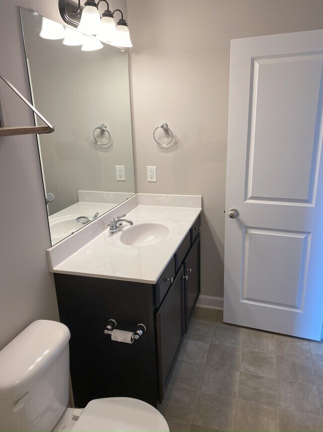 Main bedroom bath - 4 Lincoln St