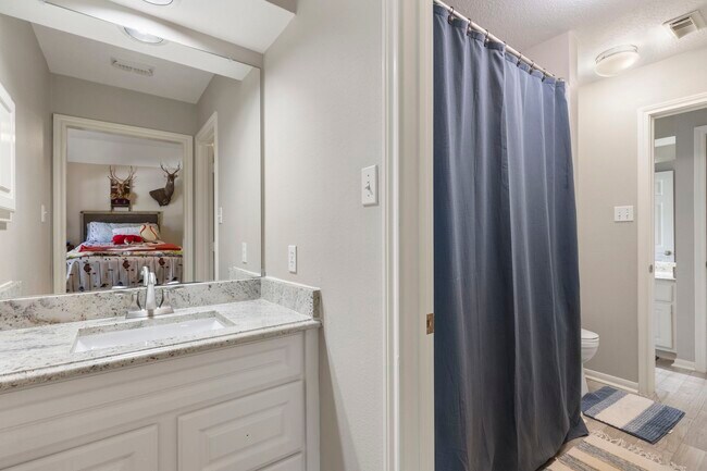 Building Photo - 10 Scenic Mill Pl