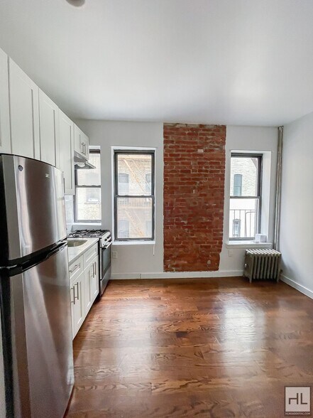 Building Photo - EASTERN PARKWAY / Crown Heights Studio