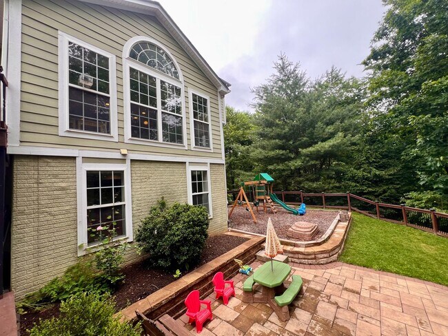 Building Photo - 5920 Nicolet Ct